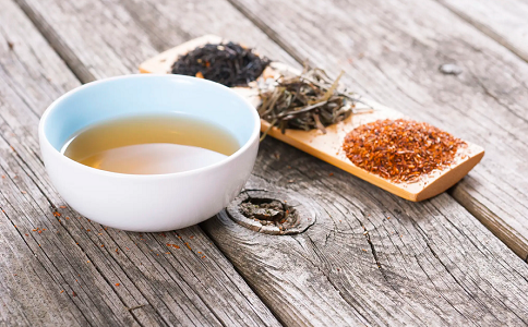 放凉至常温依然清澈透亮的古方草代用茶茶汤